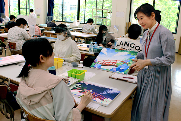 横浜美術大学　美術学部　宮崎 詞美教授