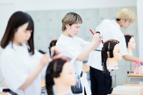 パリ総合美容専門学校柏校