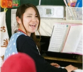  上村摩衣さん
