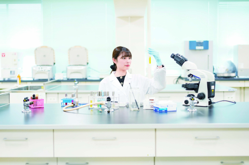 栄養学科　臨床検査学専攻（65名）