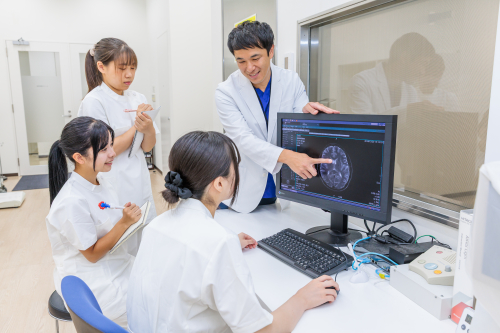 診療放射線技師学科（昼間4年制）