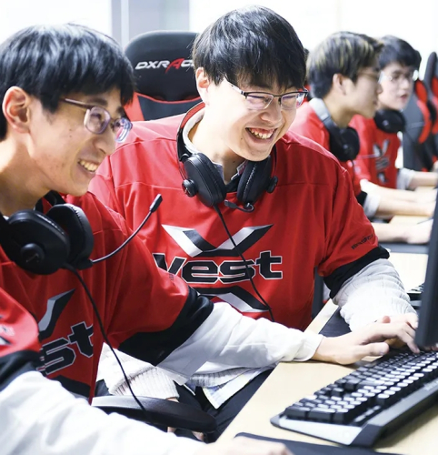 4年制 eスポーツ＆ゲームライター専攻