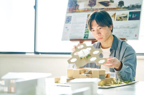 （２年制・昼間部・男女共学）