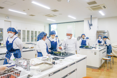 人間科学科（100名）
