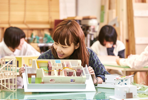 時代に適応したインテリアデザインのスペシャリストを育成。
