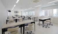 ネイルケア、ハンドマッサージ、マニキュアなど、検定取得に向けて勉強します。