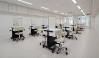 ベーシックメイク、アイブロウ、パーソナルカラー、ブライダル、特殊メイクなどを勉強します。