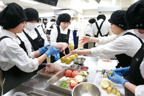 名古屋栄養専門学校