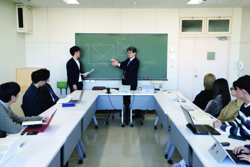 国際経済学科