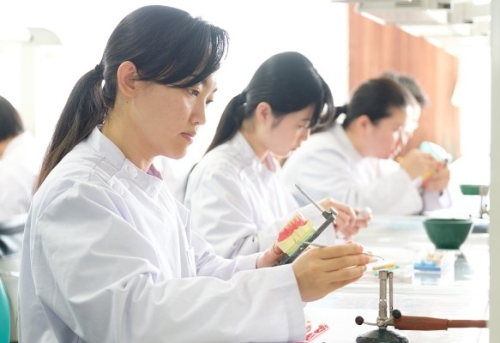 日本歯科学院専門学校