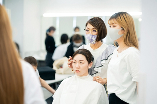 ＥＣＣアーティスト美容専門学校見出し2