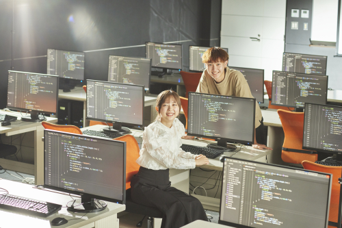 最新の校舎・設備で学ぶ！