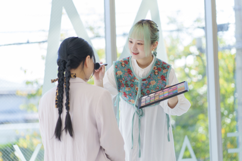 ヘアメイク事務所との連携！
ヘアメイクアップアーティスト科新設