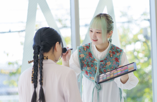 ヘアメイクアップアーティストコース