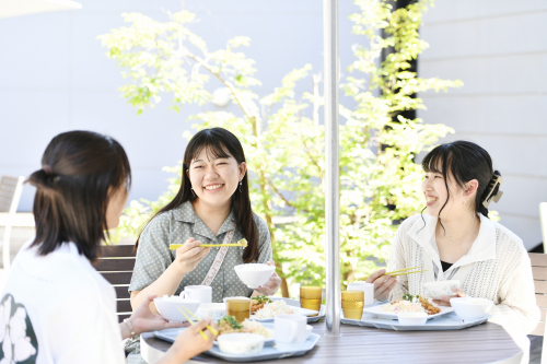 カフェでの食事