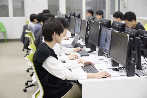 充実の設備で、情報メディア工学の実践力を身につける